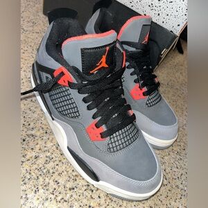 Air Jordan 4 Retro (GS) Sz: 6.5Y Women’s 8 Sneakers in Dark Gray/Infrared 23 blk